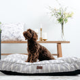 Bild in Galerie-Betrachter laden, Hundekissen Madison "Ruby"